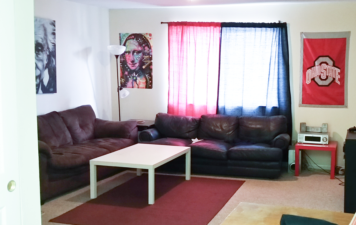 364 E. Northwood Ave. living room