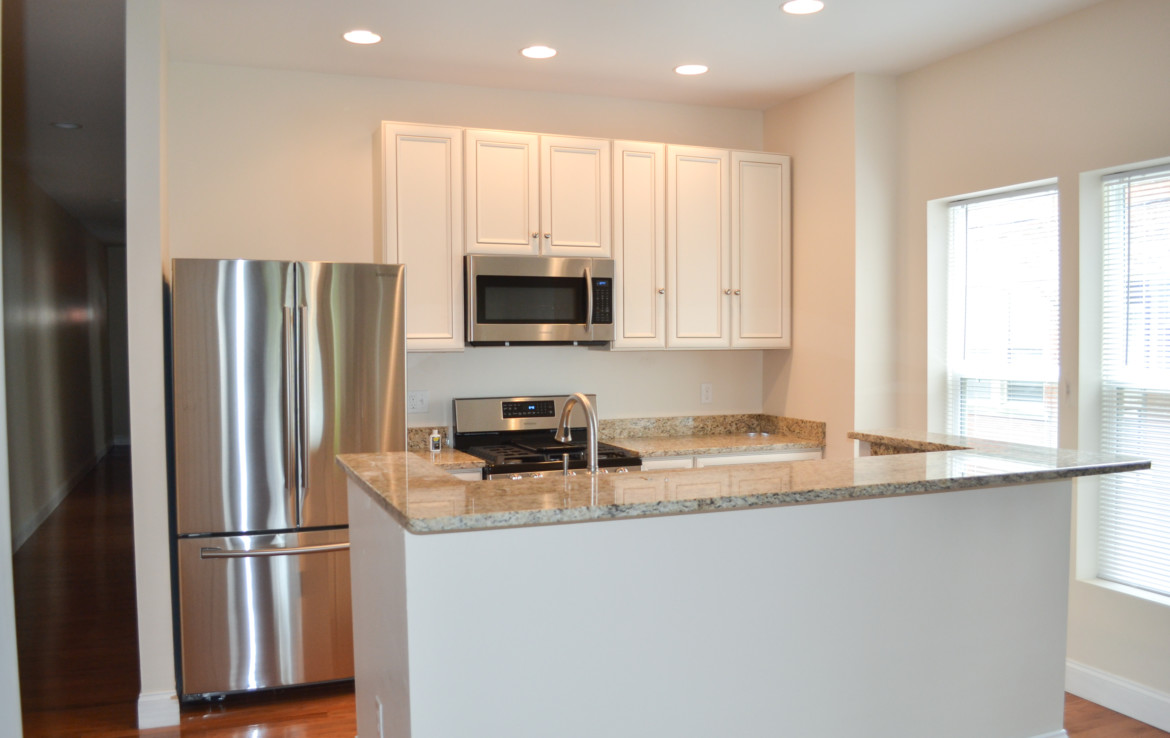 1706 Summit Street kitchen