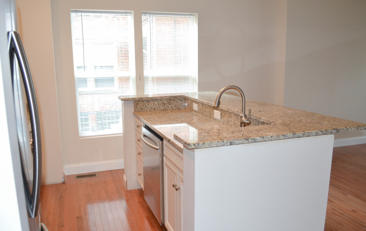 1706 Summit Street kitchen