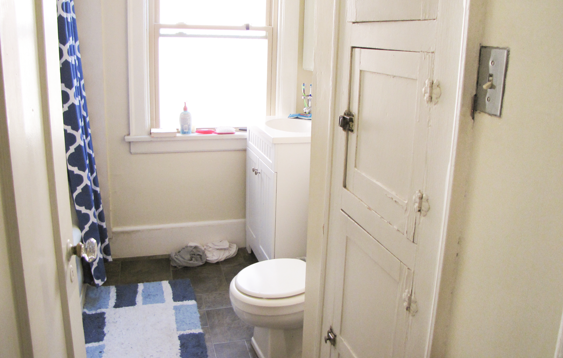 1777 Summit Street bathroom