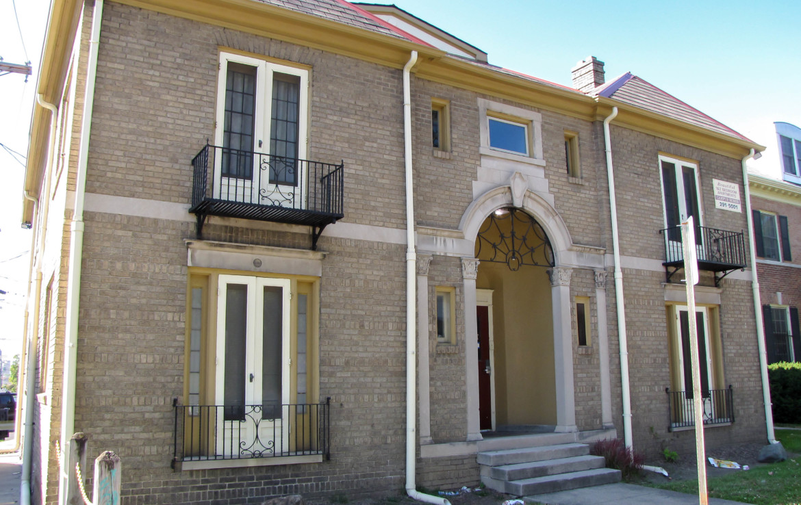 1777 Summit Street doorway